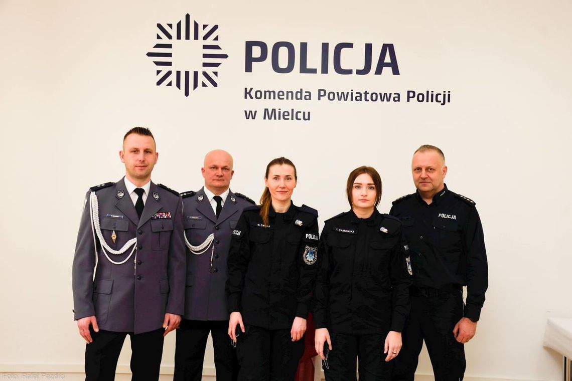 Ślubowanie dwóch nowych policjantek, które zasilą szeregi mieleckiej policji