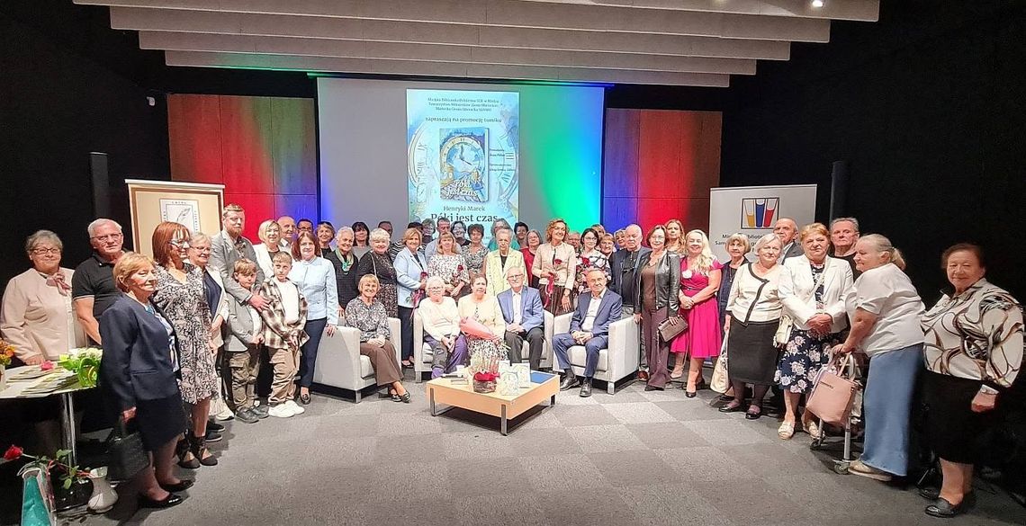 Spotkania z poezją Henryki Marek i jej tomikiem „Póki jest czas” Spotkania z poezją Henryki Marek i jej tomikiem „Póki jest czas”