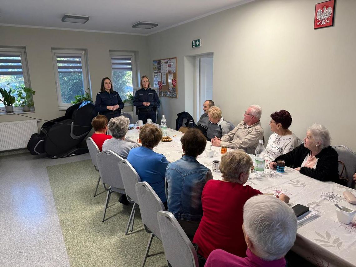 Spotkanie seniorów z policją w Padwi Narodowej. Spotkanie seniorów z policją w Padwi Narodowej.