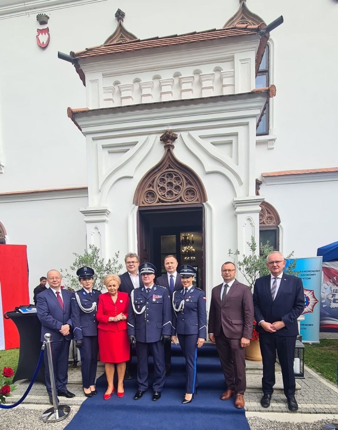 Święto Policji w Przecławiu. Teren Zamku Przecław pełen mundurów Święto Policji w Przecławiu. Teren Zamku Przecław pełen mundurów