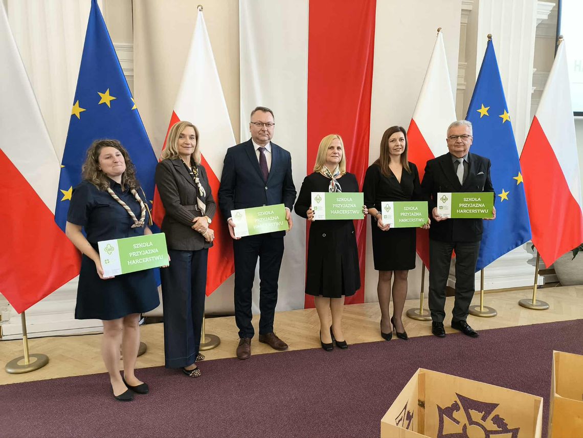 Szkoła uczy, harcerstwo wychowuje. Razem tworzą spójną całość.