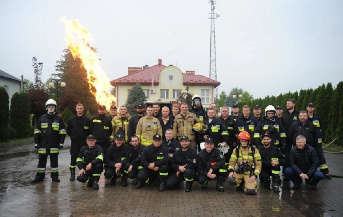 Szkolenie ochotników z Powiśla. Druhowie uczyli się jak gasić zbiornik LPG