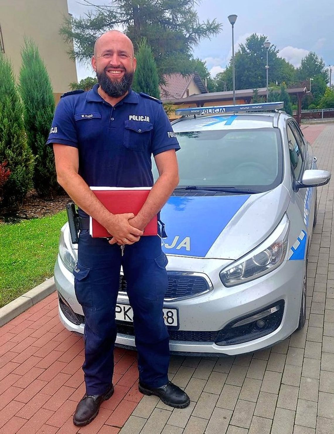 Szybka reakcja dzielnicowego i pomoc w stanie zagrożenia życia mieszkanki Borowej