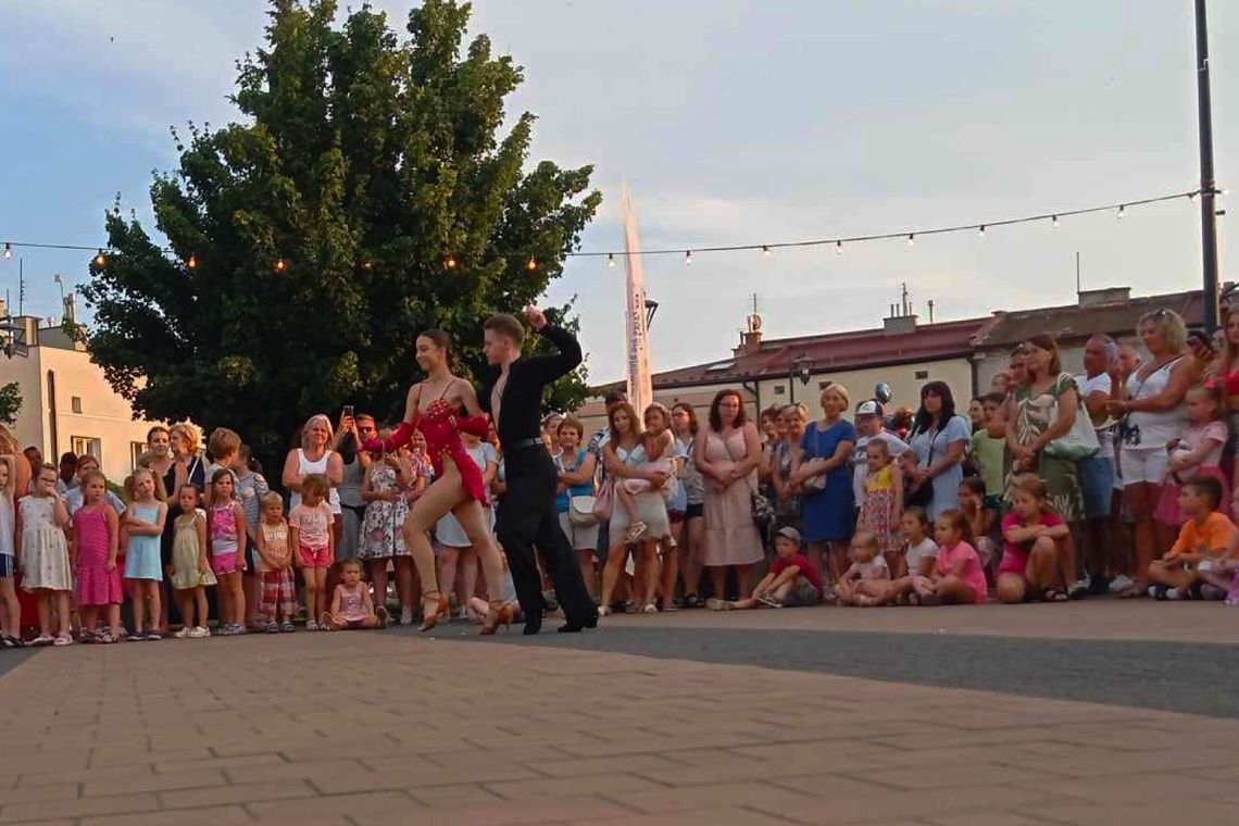 Tłumy na mieleckim Rynku w czasie "Roztańczonej Starówki"