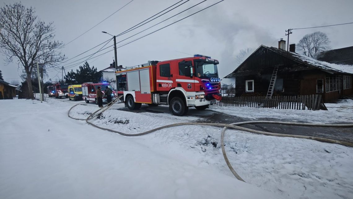 Tragiczny pożar na Podkarpaciu. Nie żyje kobieta a dwóch strażaków rannych Tragiczny pożar na Podkarpaciu. Nie żyje kobieta a dwóch strażaków rannych
