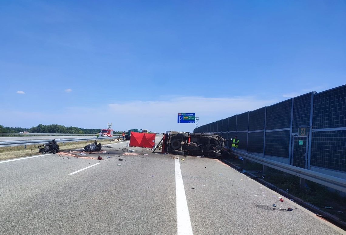 Tragiczny wypadek na autostradzie. Nie żyje dwóch mężczyzn