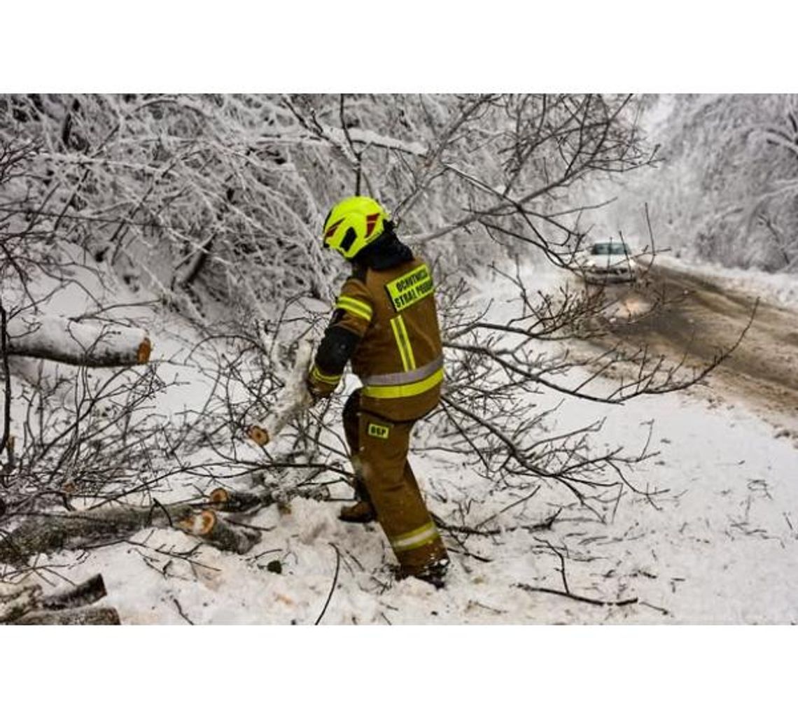 Trudna sytuacja na Podkarpaciu. Brak prądu, drogi nieprzejezdne. Trudna sytuacja na Podkarpaciu. Brak prądu, drogi nieprzejezdne.