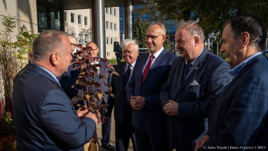 Tuszów Narodowy. Tegoroczna akcja sadzenia drzew rozpoczęta!