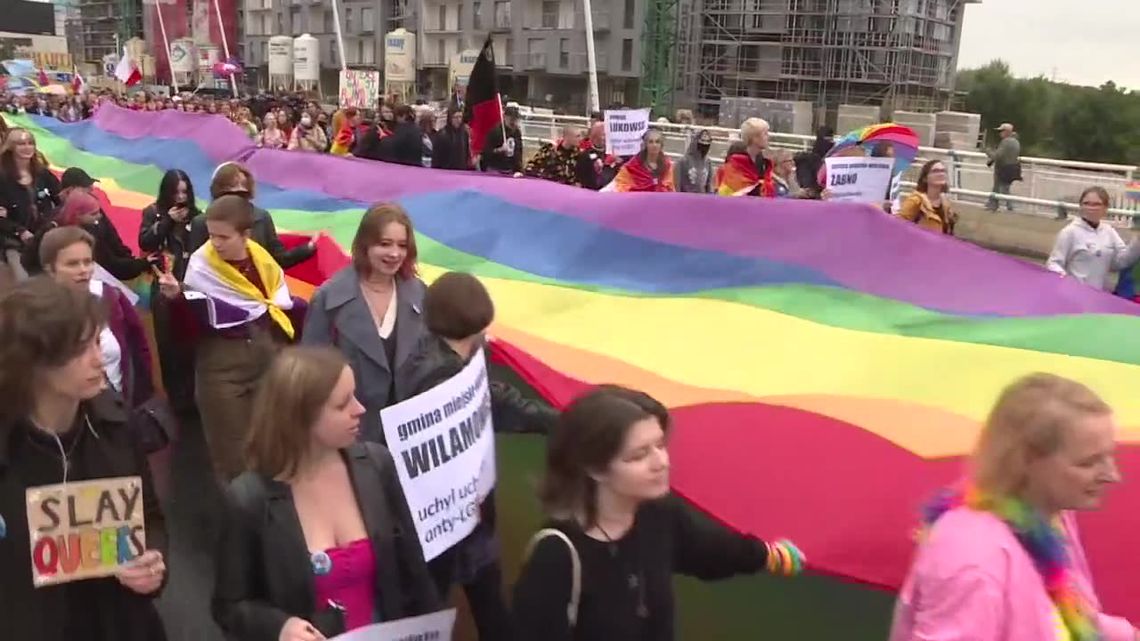 Ulicami Rzeszowa przeszłą parada równości osób LGBTQ+, w tym roku również pod hasłami poparcia dla Ukrainy i uchodźców