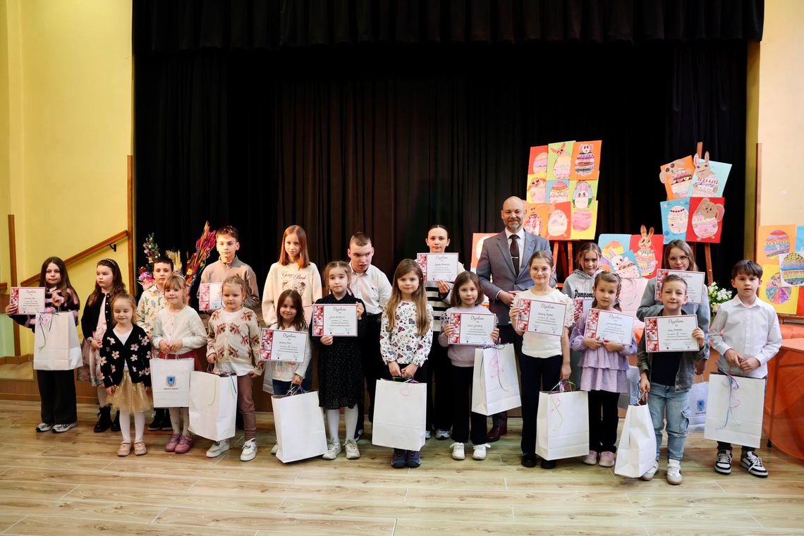 Uroczyste wręczenie nagród dla laureatów konkursu „Święta pisanką malowane”