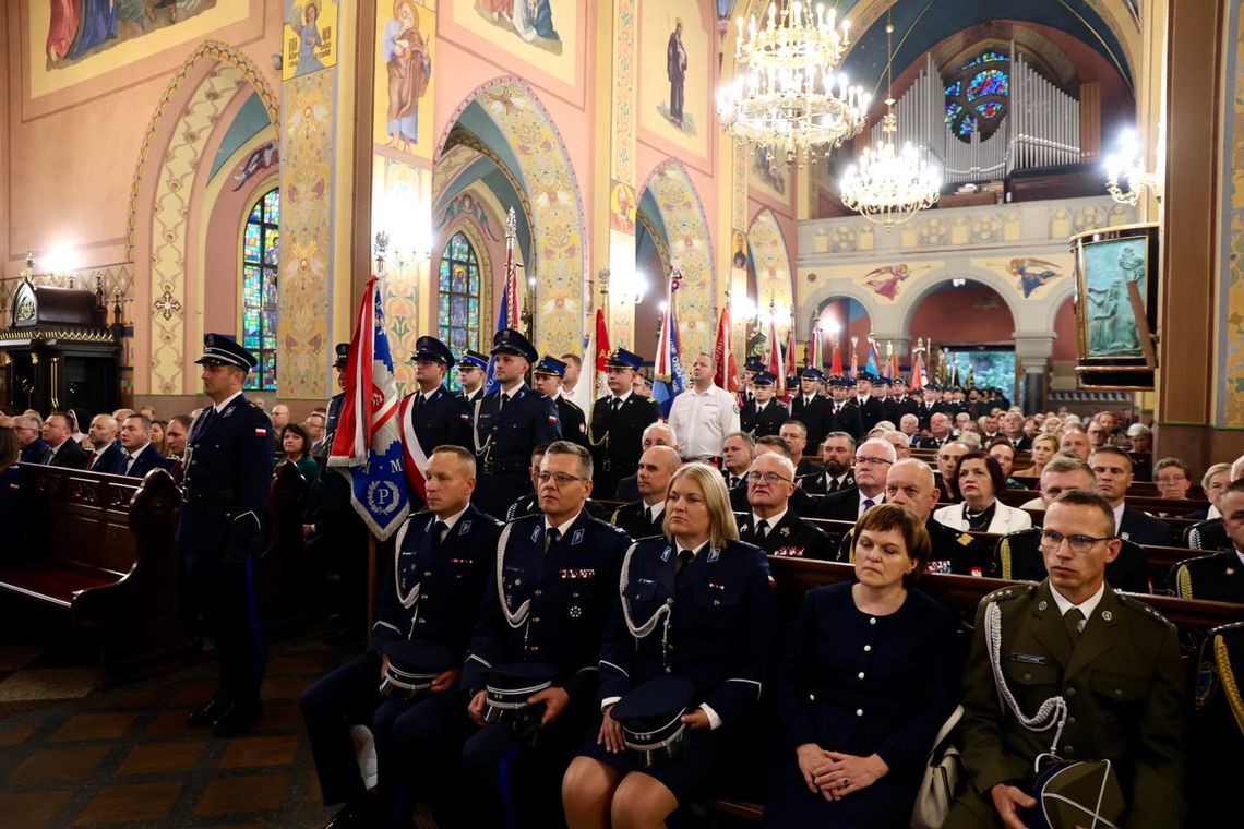 Uroczystości w Chorzelowie przedstawicieli służb mundurowych, samorządowców