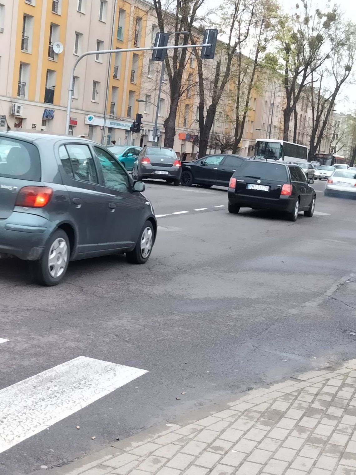 UWAGA! Stłuczka obok wiaduktu. Aleja Niepodległości zakorkowana