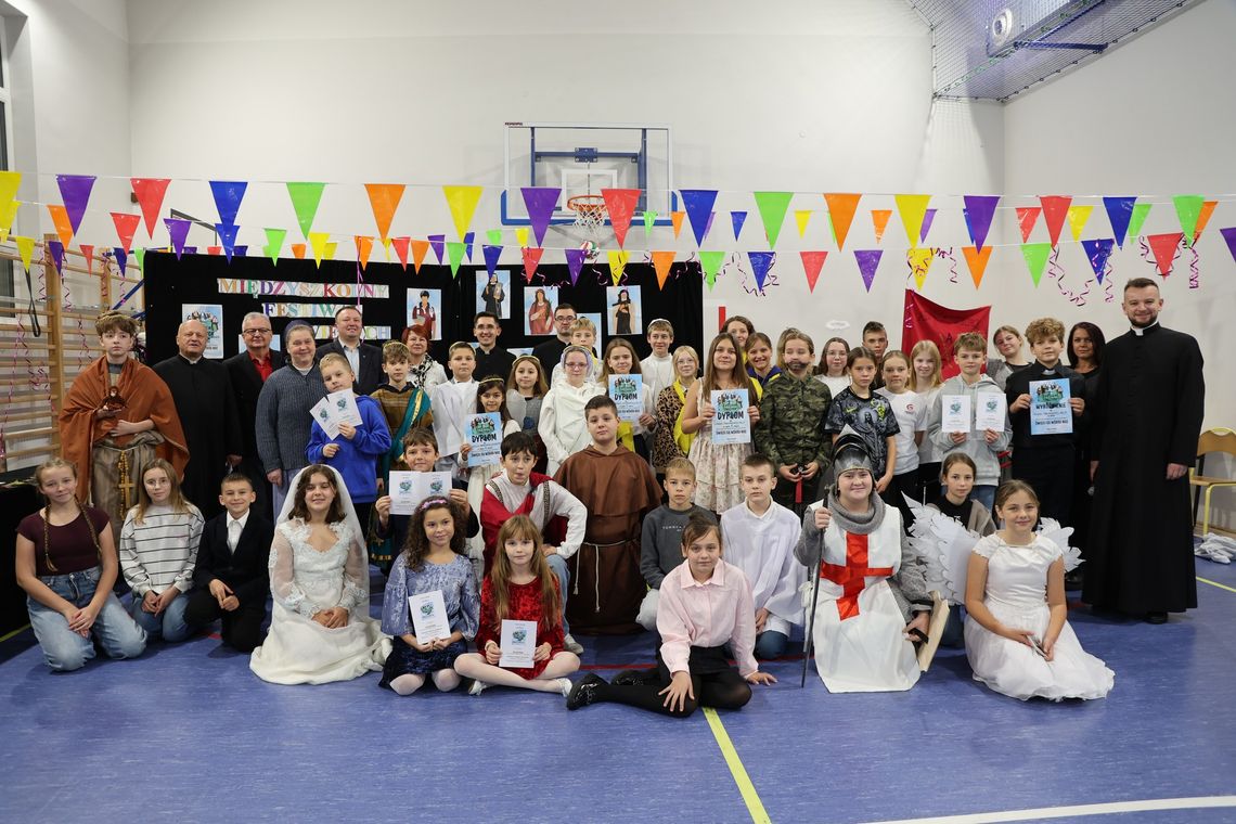 VI edycja Międzyszkolnego Festiwalu „Święci są wśród nas” w Mielcu.