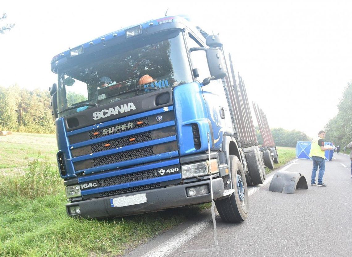 WYPADEK DROGOWY W DYMITROWIE DUŻYM. PIESZA ZGINĘŁA POD KOŁAMI CIĘŻARÓWKI