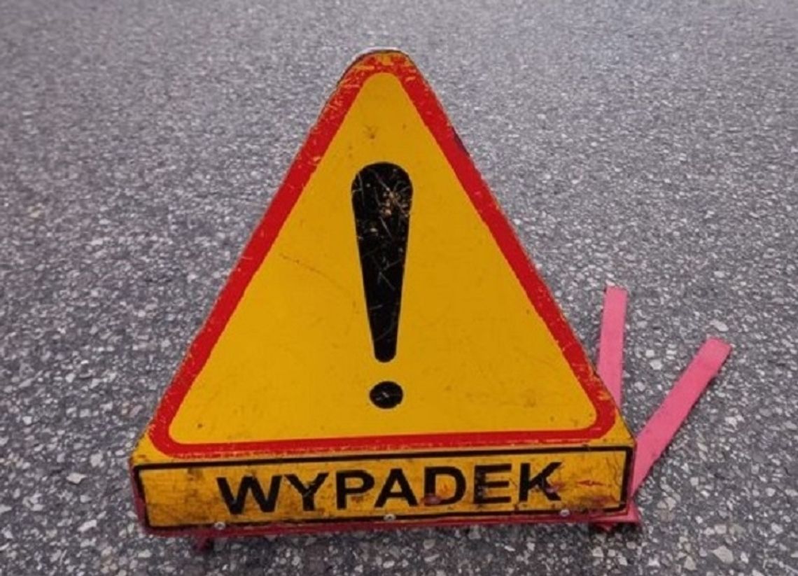 Wypadek na autostradzie A4 pod Dębicą. Samochód osobowy uderzył w tył ciężarówki