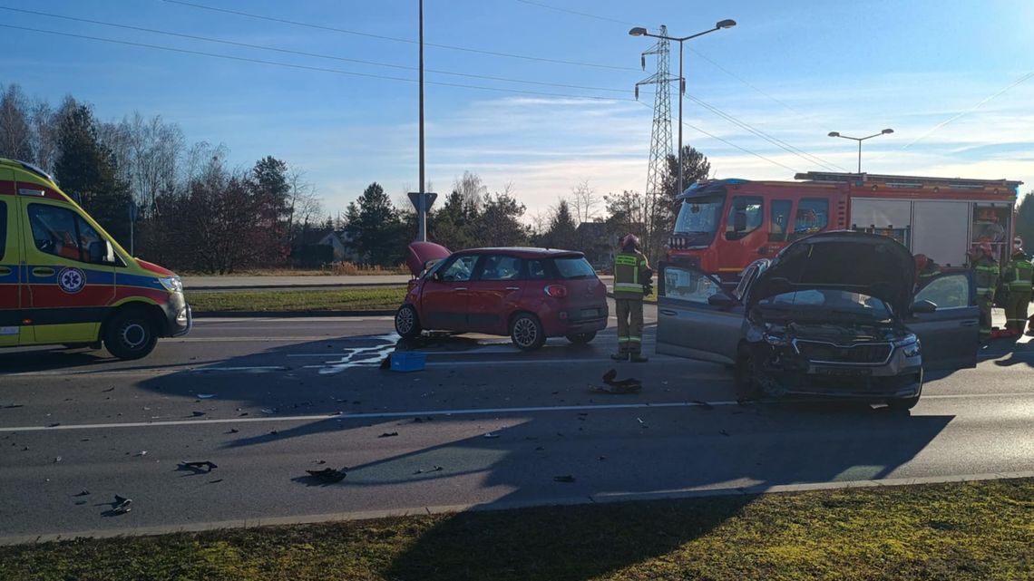 Wypadek na skrzyżowaniu Kwiatkowskiego i Szafera w Mielcu. Dwie osoby w szpitalu