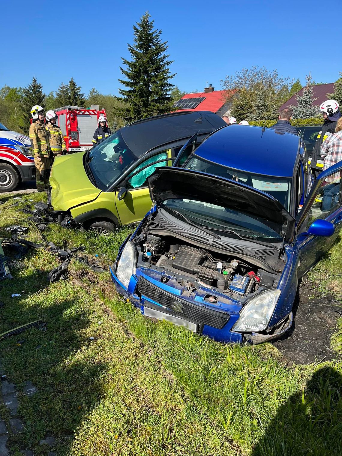 Wypadek w Janowcu. 1 osoba trafiła do szpitala