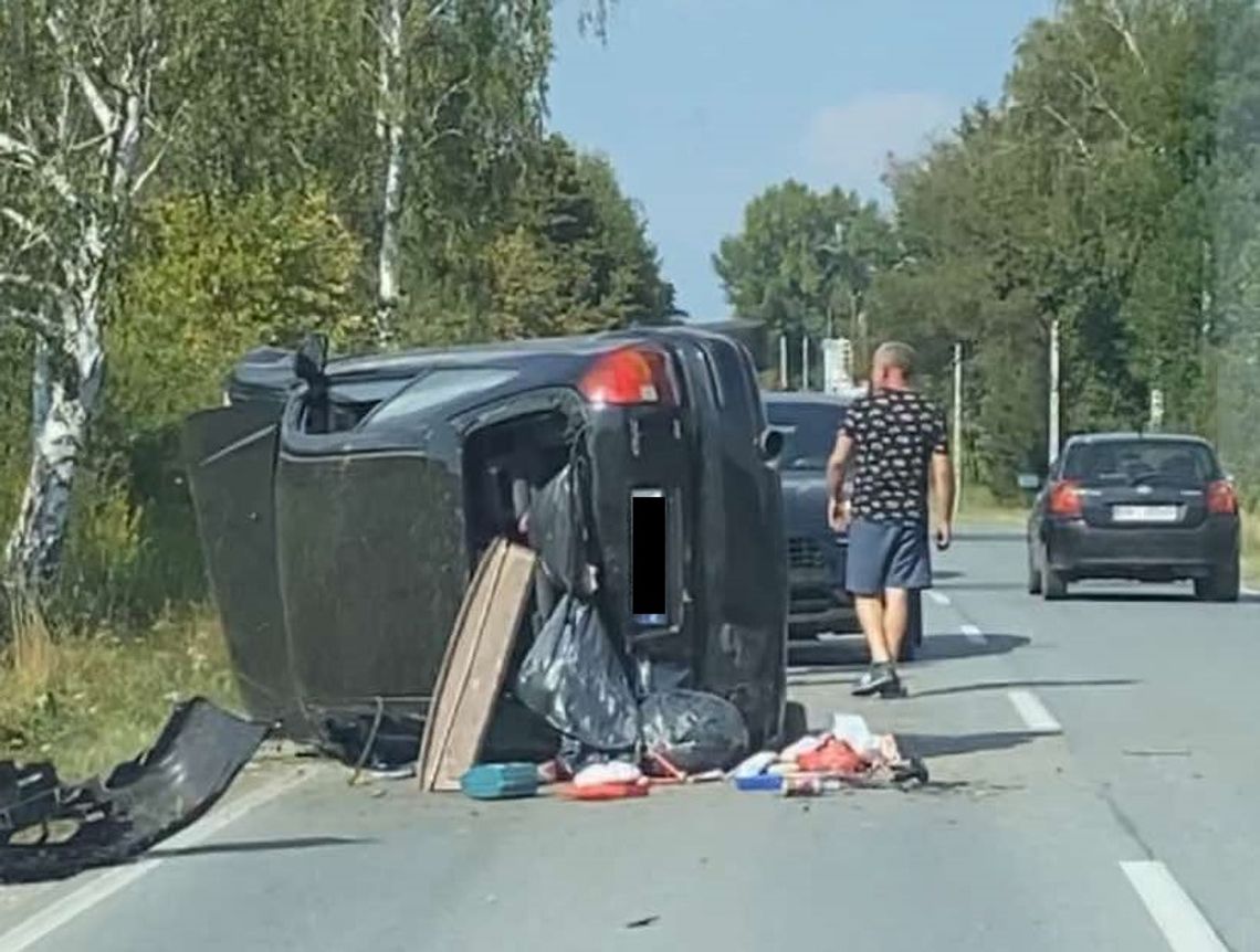 Samochód przewrócił się na bok w Partyni