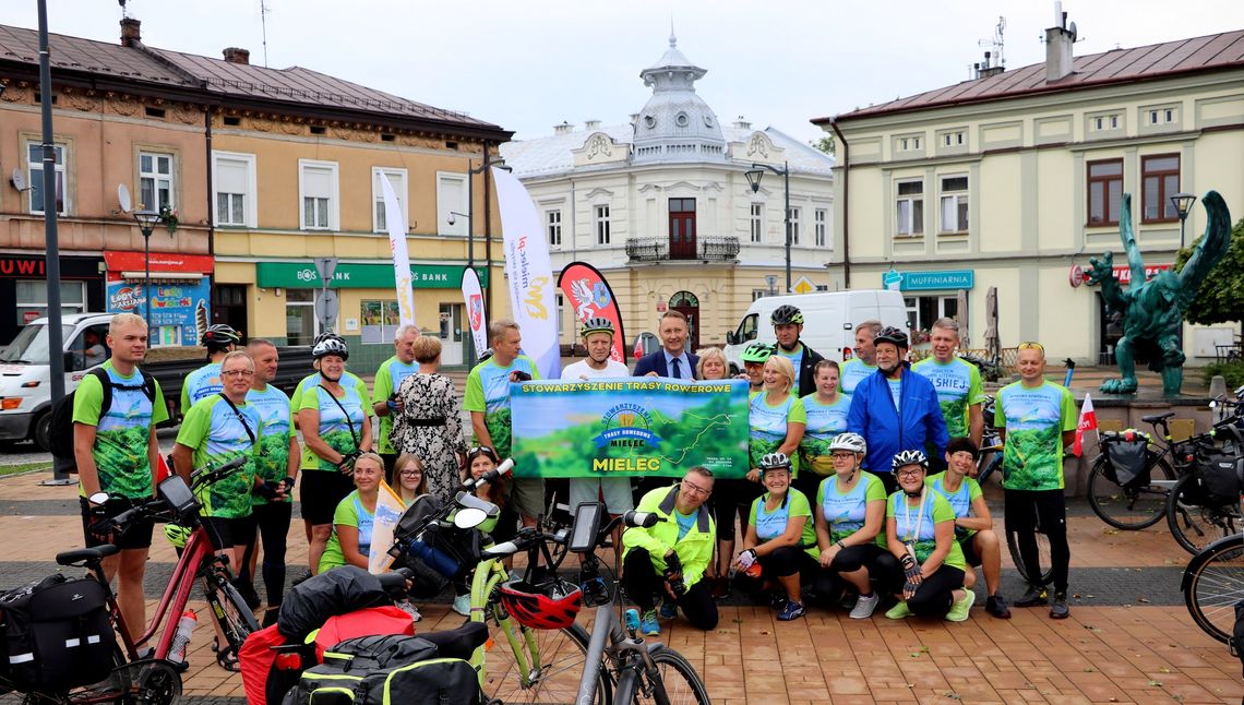 Wyruszyli w 380-kilometrową trasę "Szlakiem Puszczy Sandomierskiej"