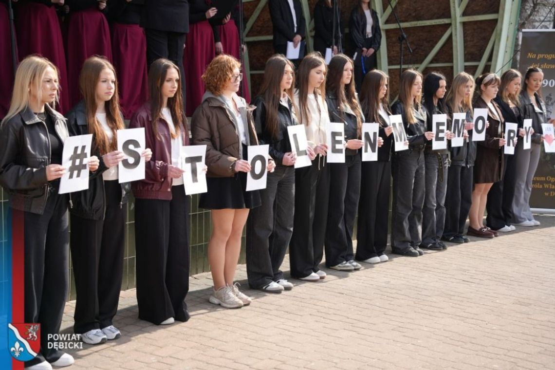 Wystawa #StolenMemory otwarta na dębickim Rynku