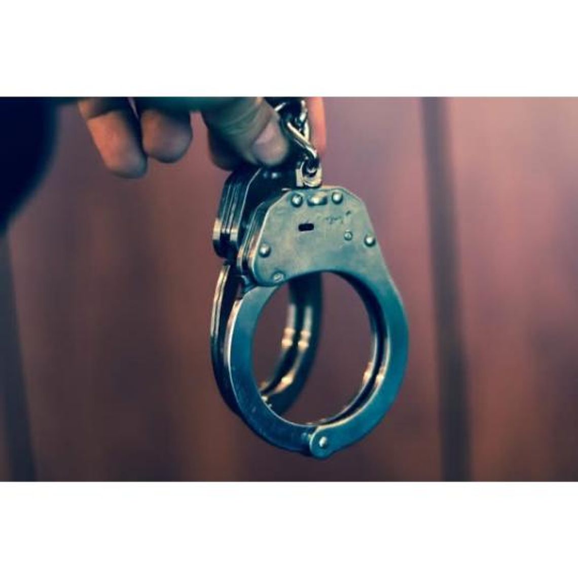 Złapany przez ochroniarza. Wziął z półki i nie zapłacił Złapany przez ochroniarza. Wziął z półki i nie zapłacił