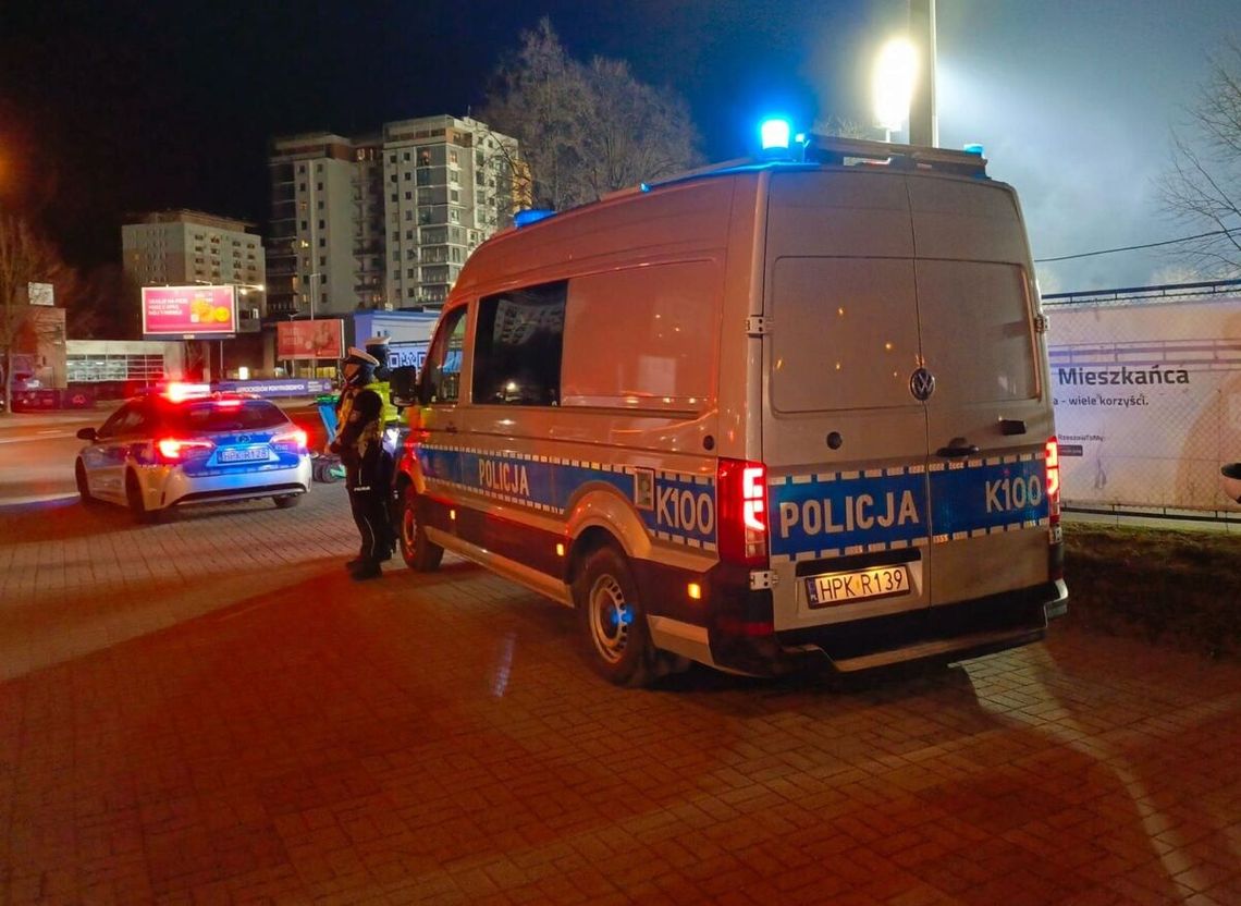 Zarzuty dla kibiców za odpalenie racy na stadionie