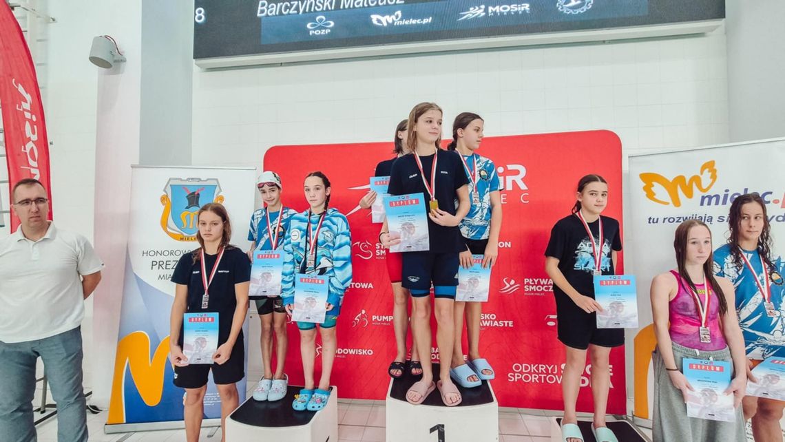 Zawody pływackie z okazji Święta Niepodległości w Mielcu Zawody pływackie z okazji Święta Niepodległości w Mielcu