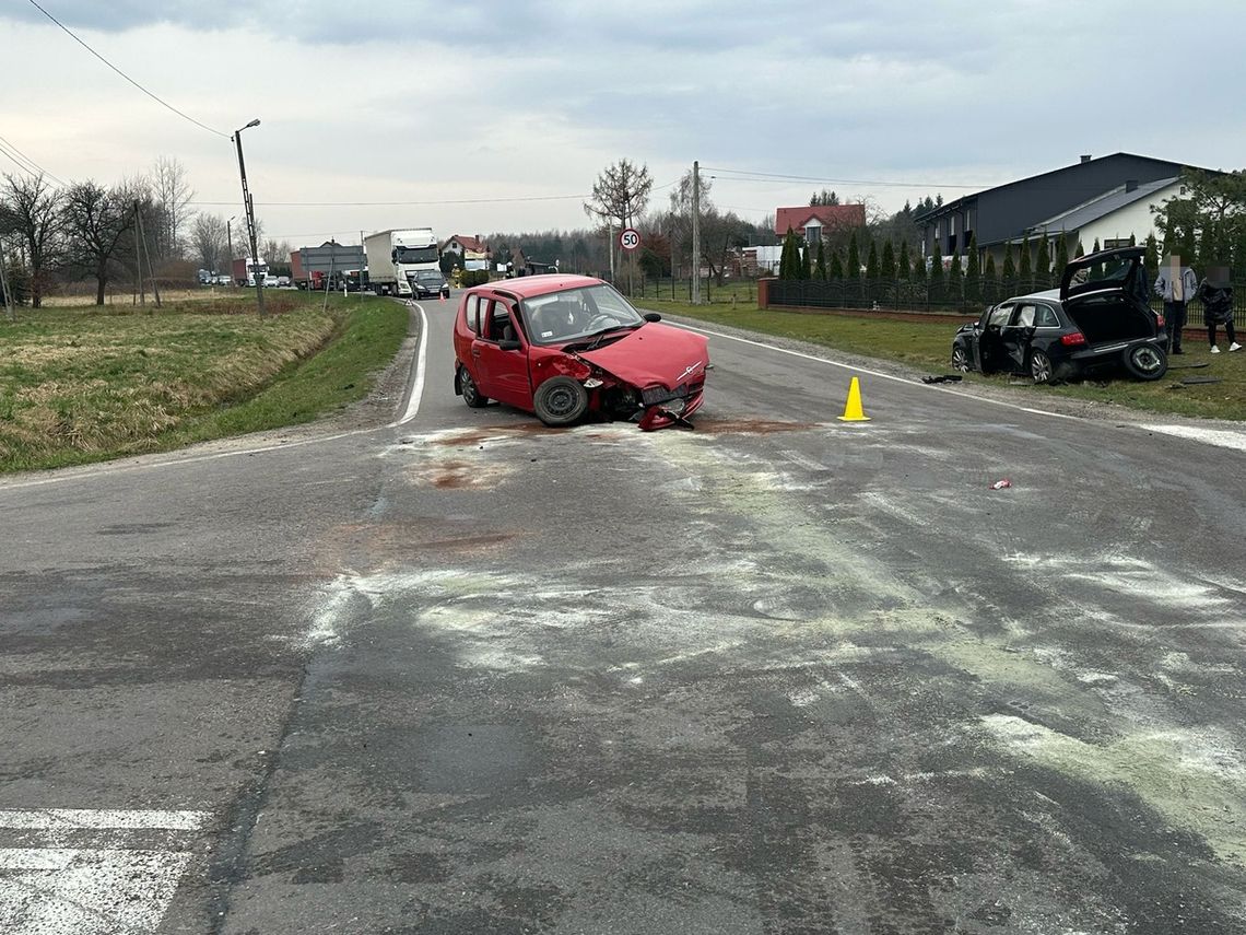 Zderzenie dwóch samochodów osobowych w Dulczy Wielkiej