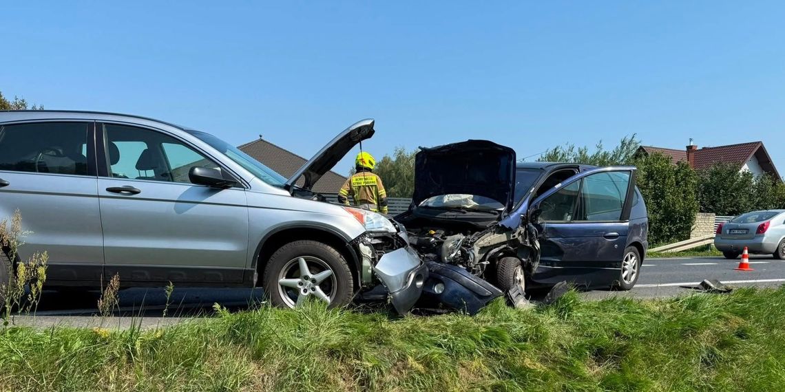 Zderzenie trzech pojazdów na ul. Dębickiej w Mielcu. Policja kierowała ruchem Zderzenie trzech pojazdów na ul. Dębickiej w Mielcu. Policja kierowała ruchem