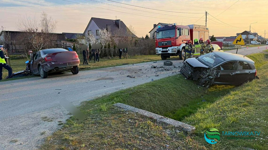 Zderzenie trzech samochodów w Luszowicach. Są poszkodowani Zderzenie trzech samochodów w Luszowicach. Są poszkodowani
