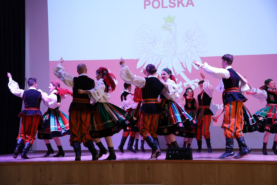 Zespół Pieśni i Tańca Rzeszowiacy zatańczył na uroczystościach w ZST w Mielcu.