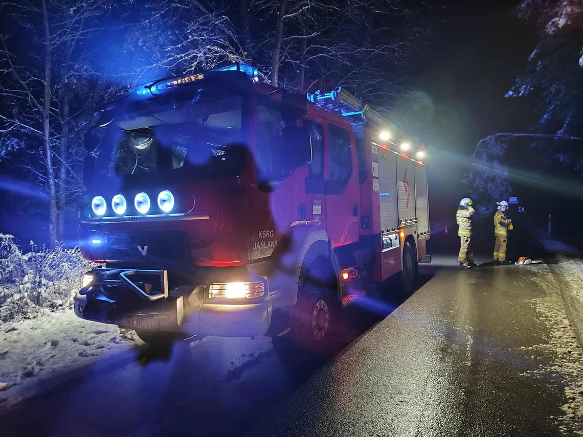 Zima atakuje. Pomoc strażaków.