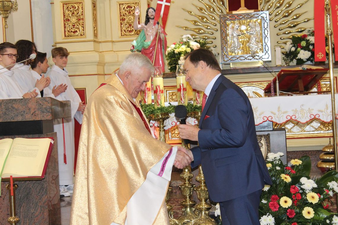 Złoty Krzyż Zasługi na 80-te urodziny dla księdza z Borowej