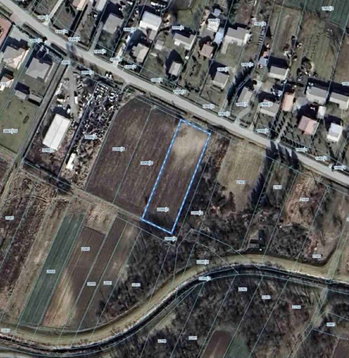 Sprzedam działkę  budowlaną o powierzchni 2 225 m²