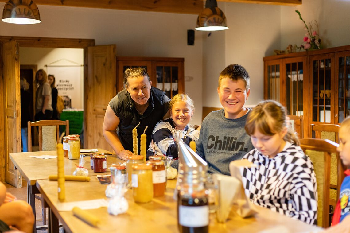 Wielki Dzień Pszczół w skansenie w Kolbuszowej Wielki Dzień Pszczół w skansenie w Kolbuszowej
