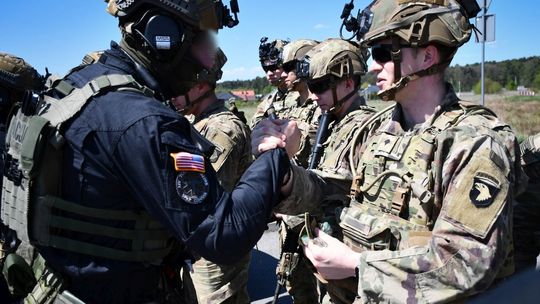 Ćwiczenia kontrterrorystów i żołnierzy armii amerykańskiej [ZDJĘCIA]