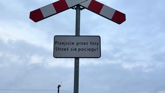Tragedia na torach w Chorzelowie. Nie żyją dwie osoby [zdjęcia]
