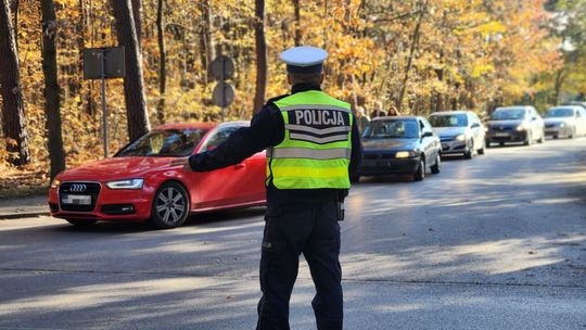 Działania mieleckich policjantów w dzień "Wszystkich Świetych" [zdjęcia]