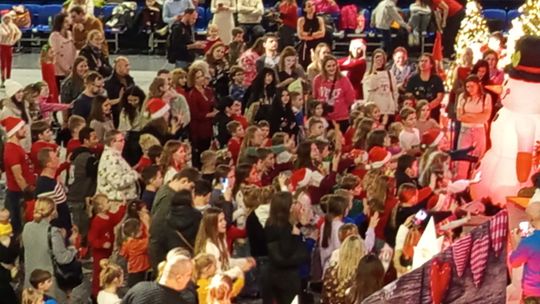 Mikołajkowe zabawy na hali MOSiR w Mielcu