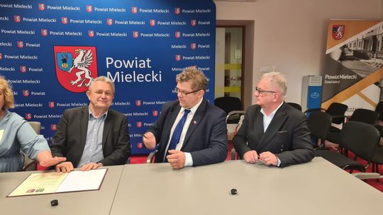 Podpisanie umowy pomiędzy powiatami [zdjęcia]