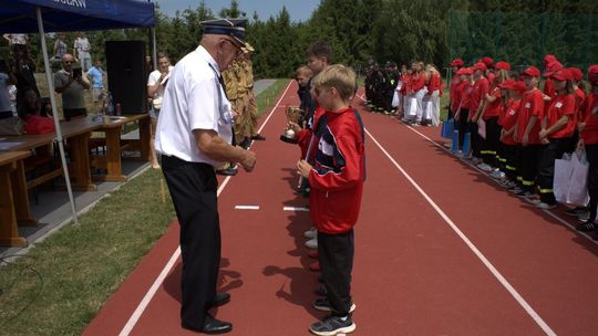 Zawody sportowo-pożarnicze Młodzieżowych Drużyn Pożarniczych w Dobryninie [zdjęcia]
