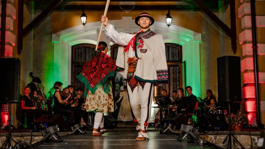 Ale to było wydarzenie! „Podkarpacka Moda na Folklor” w Mielcu [zdjęcia]