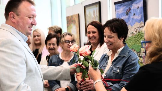 Uroczyste otwarcie wystawy prac artystycznych seniorów w MBP SCK w Mielcu [zdjęcia]